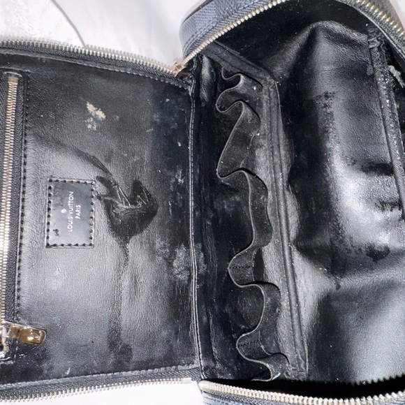 Louis Vuitton Toiletry Bag - Picture 8 of 11